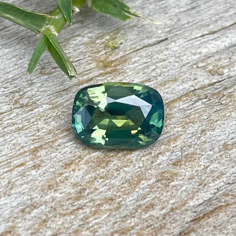 Natural Green Sapphire gems-756e