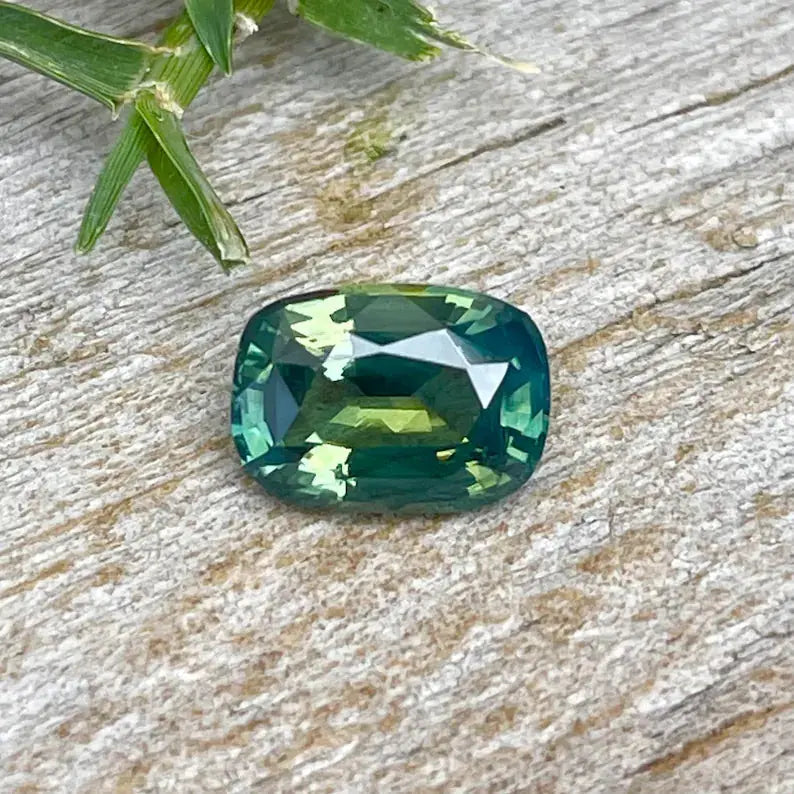 Natural Green Sapphire gems-756e