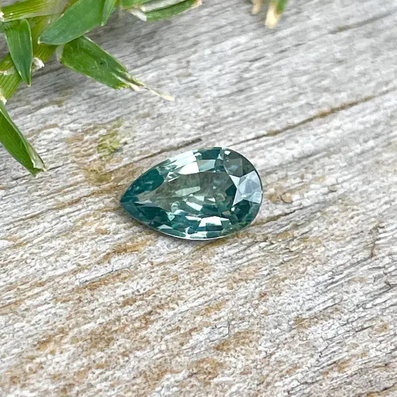 Natural Green Sapphire gems-756e