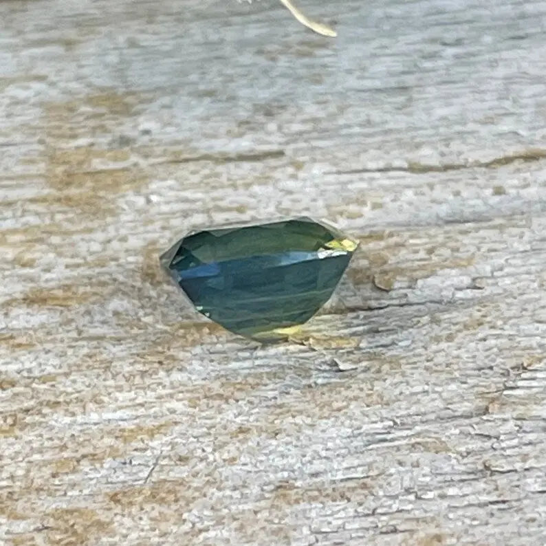 Natural Green Sapphire gems-756e