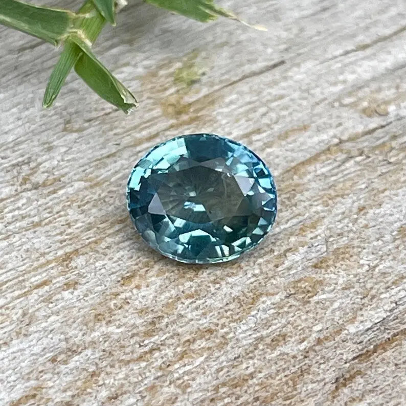 Natural Green Sapphire gems-756e