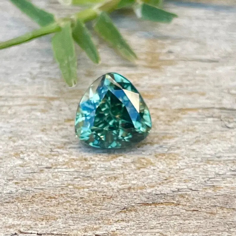 Natural Green sapphire gems-756e