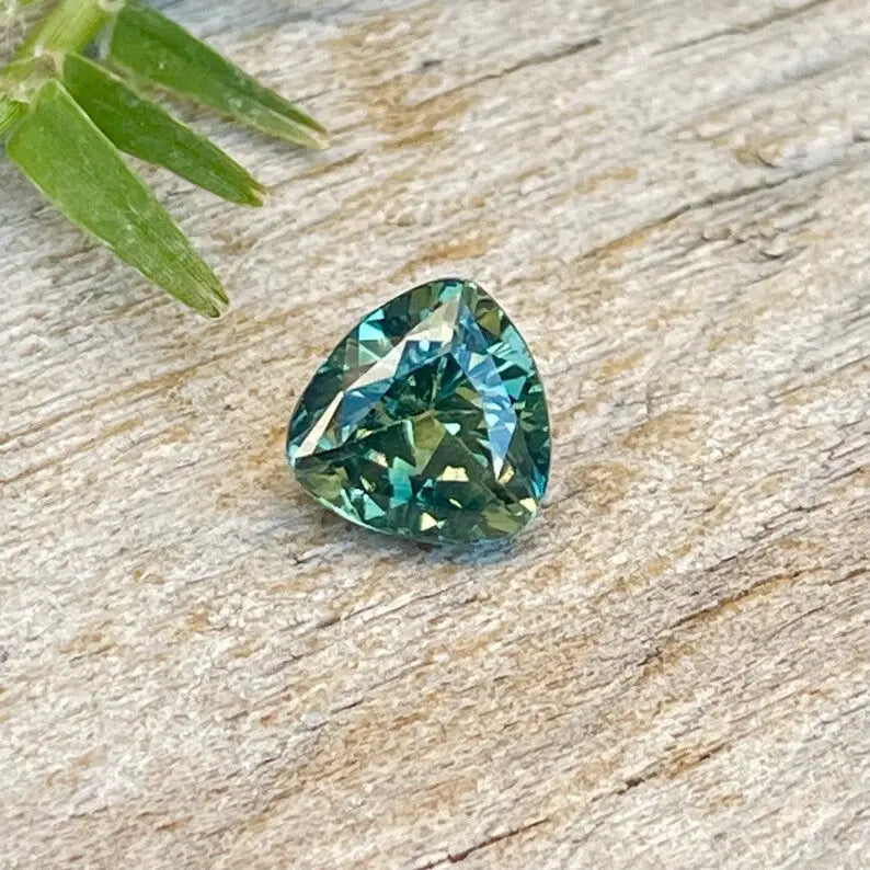 Natural Green sapphire gems-756e