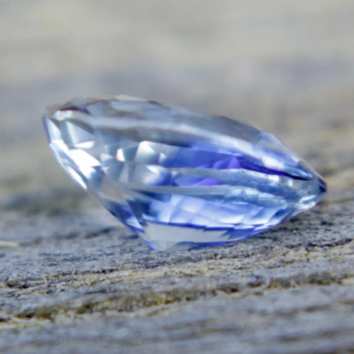 Natural Pale Blue Sapphire gems-756e