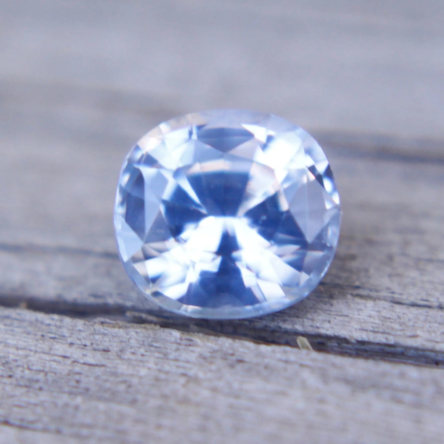 Natural Pale Blue Sapphire gems-756e