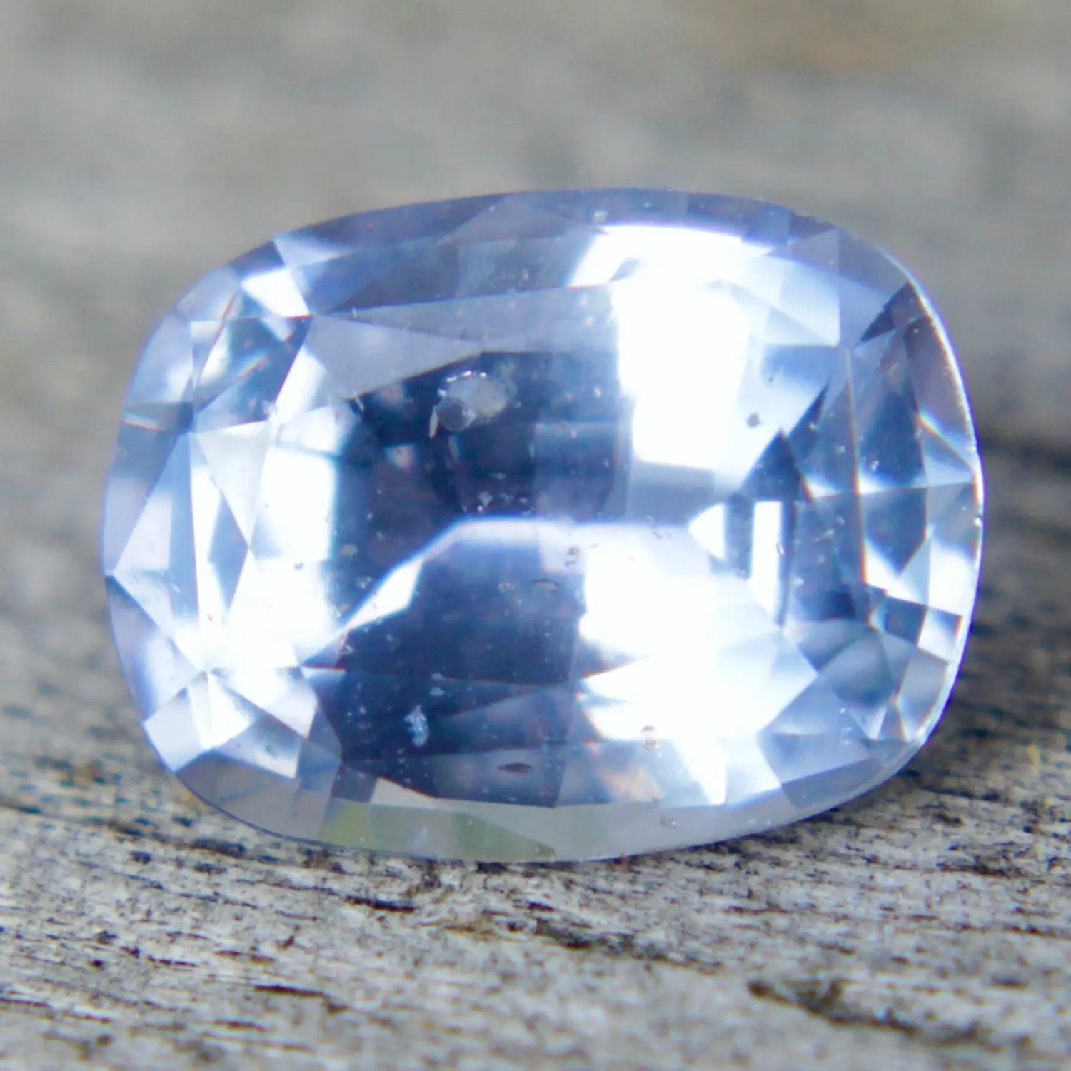 Natural Pale Blue Sapphire gems-756e