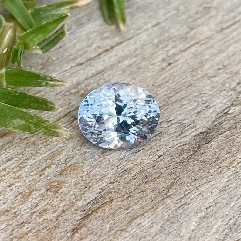 Natural Pale Blue Sapphire gems-756e