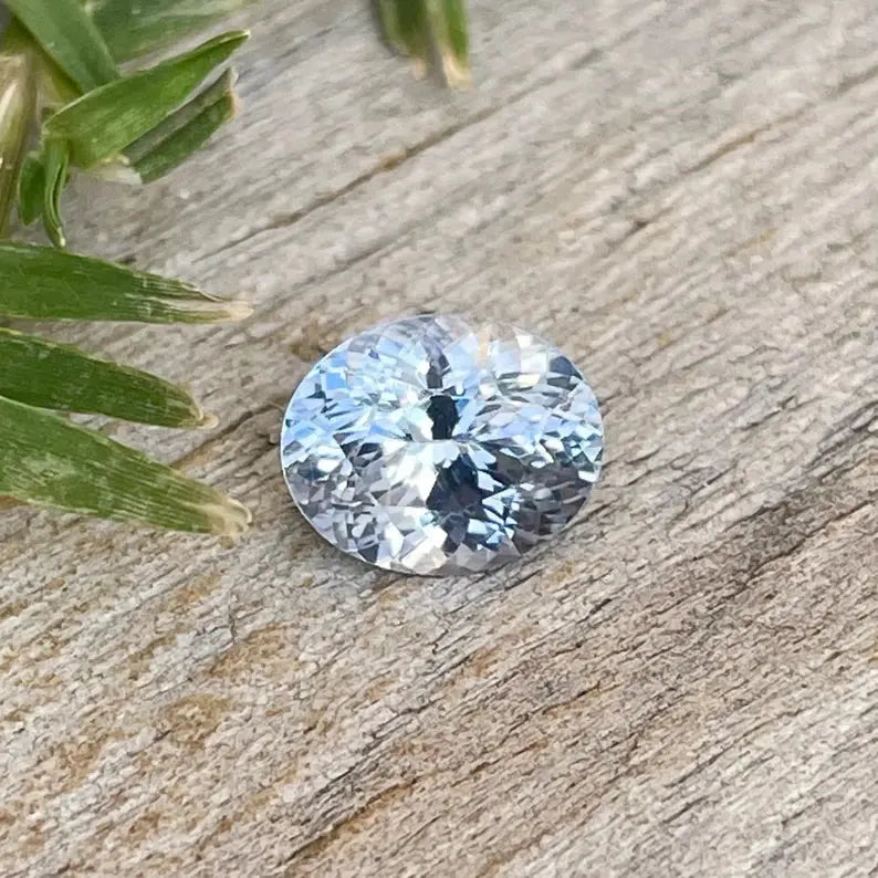 Natural Pale Blue Sapphire gems-756e