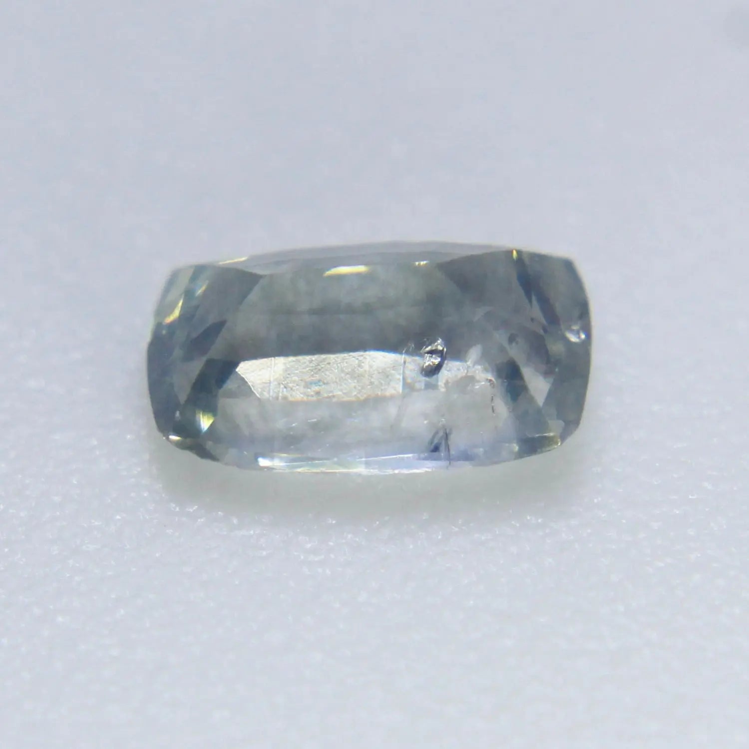 Natural Pale Green Sapphire gems-756e