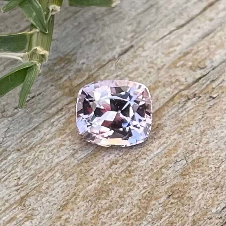 Natural Pale Pink Sapphire gems-756e