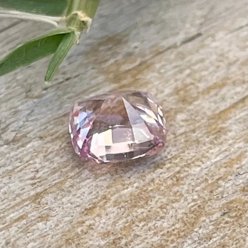 Natural Pale Pink Sapphire gems-756e