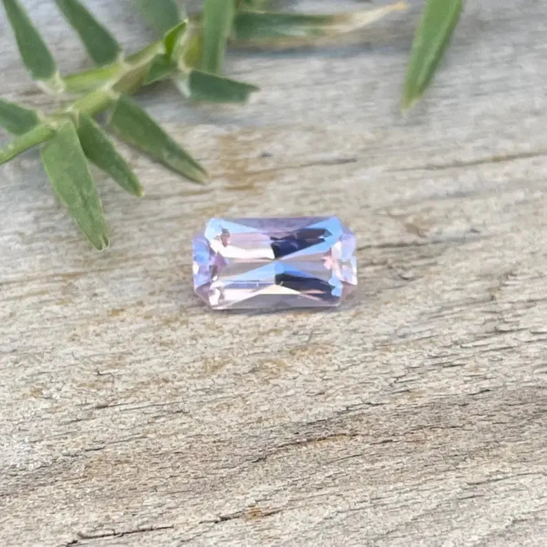 Natural Pale Pink Sapphire gems-756e