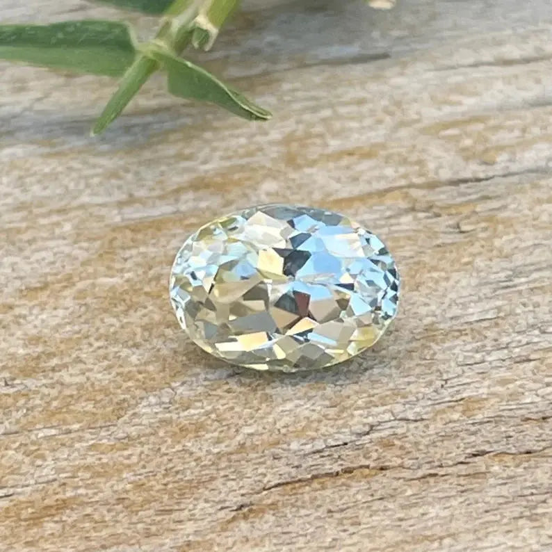 Natural Pale Yellow Sapphire gems-756e