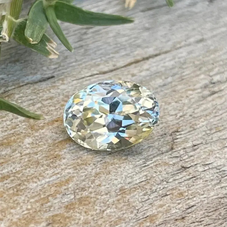 Natural Pale Yellow Sapphire gems-756e