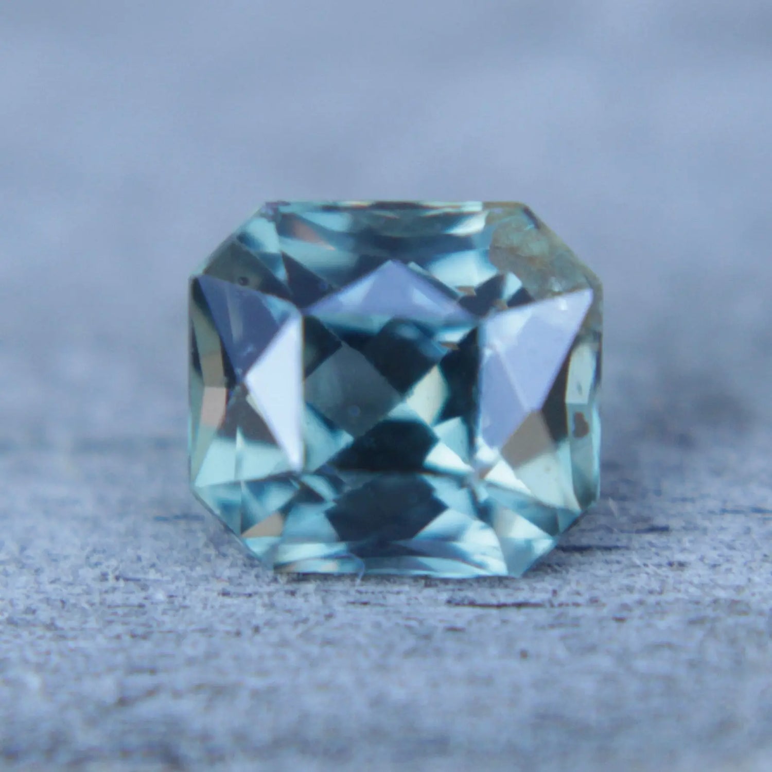 Natural Parti Sapphire gems-756e