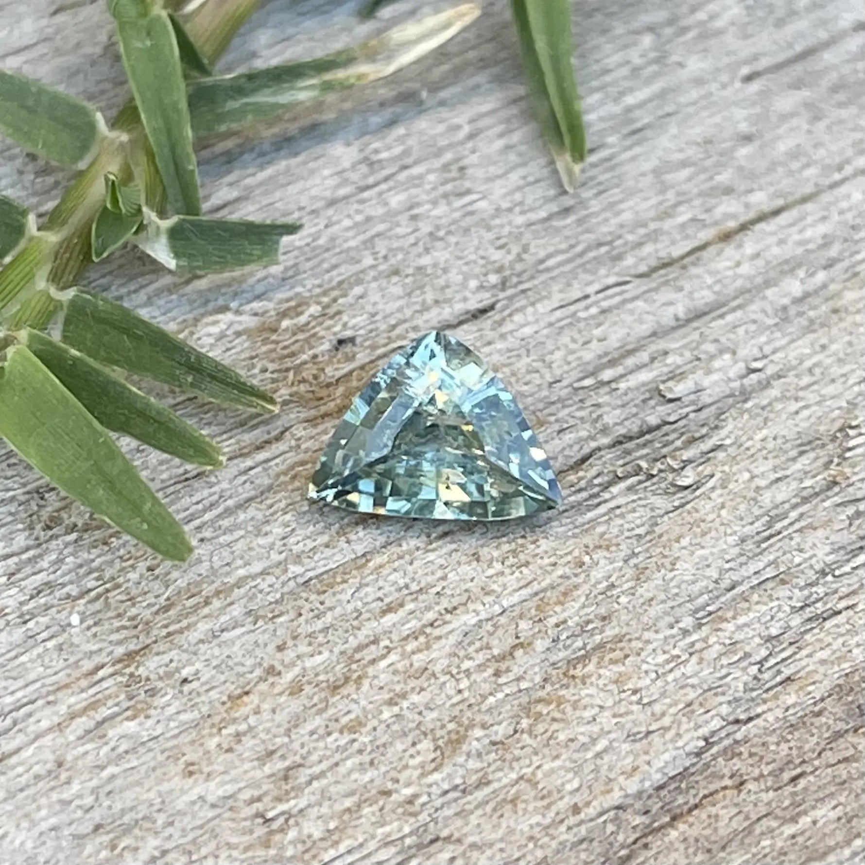 Natural Parti Sapphire gems-756e