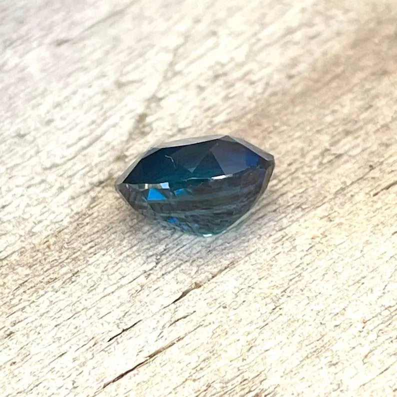 Natural Peacock Sapphire gems-756e