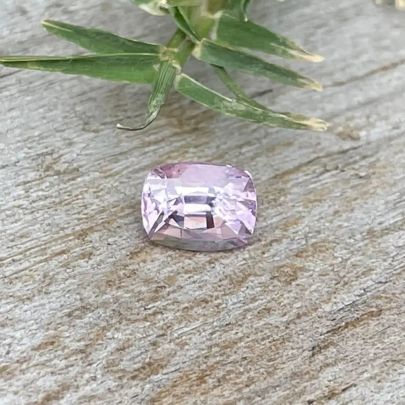 Natural Pink Sapphire gems-756e