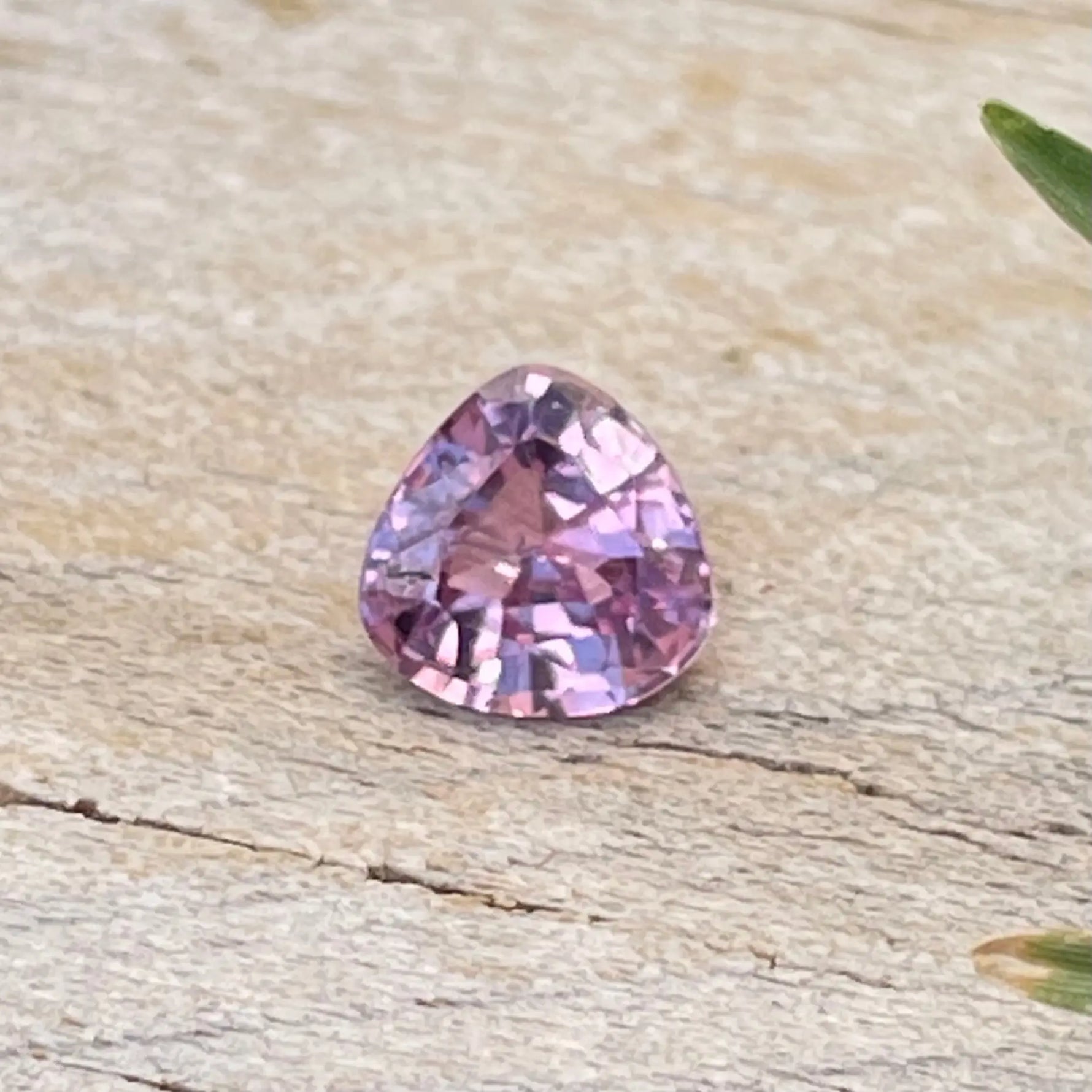 Natural Pink Sapphire gems-756e