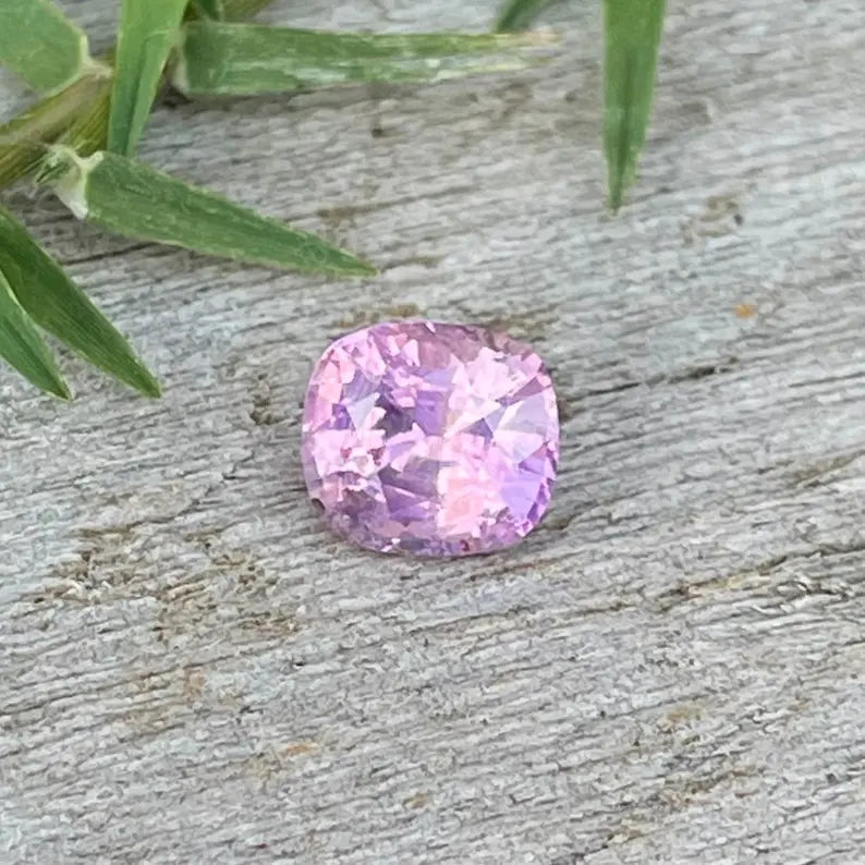 Natural Pink Sapphire gems-756e