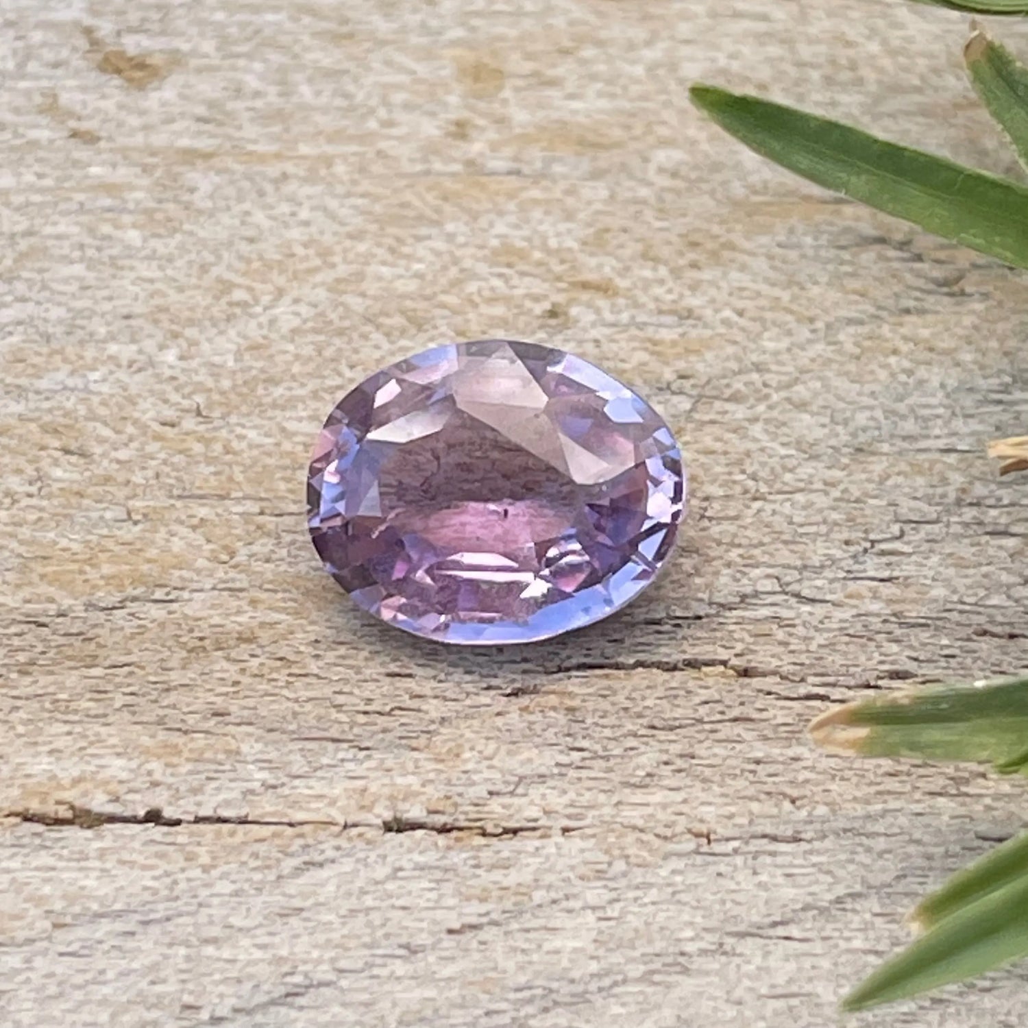 Natural Pinkish Purple Sapphire gems-756e