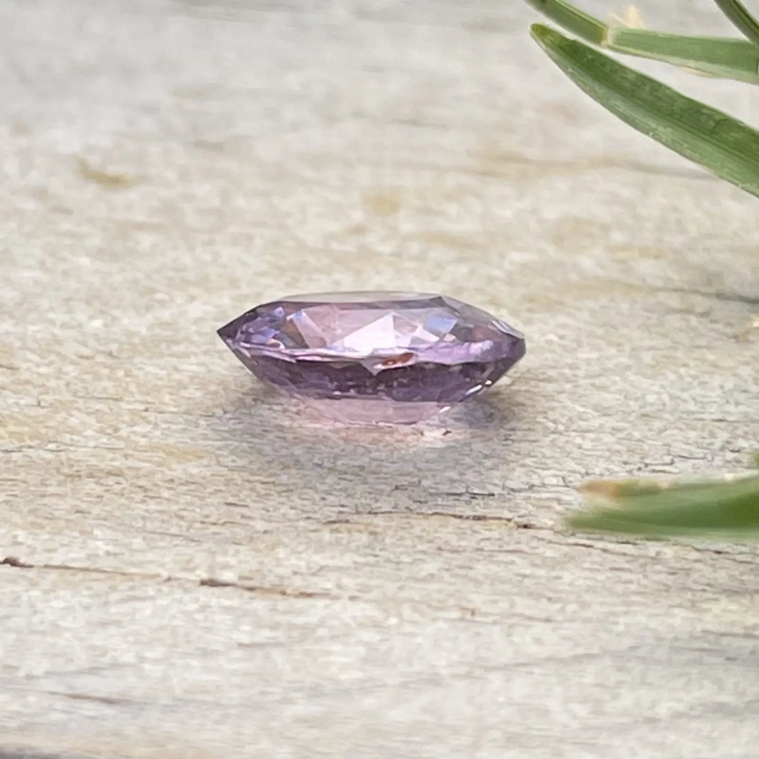 Natural Pinkish Purple Sapphire gems-756e