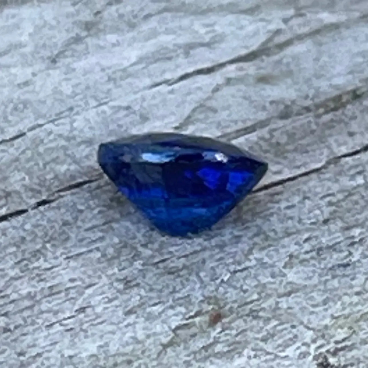 Natural Royal Blue Sapphire gems-756e