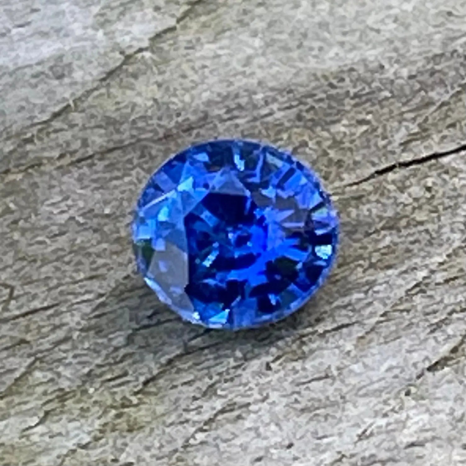 Natural Royal Blue Sapphire gems-756e