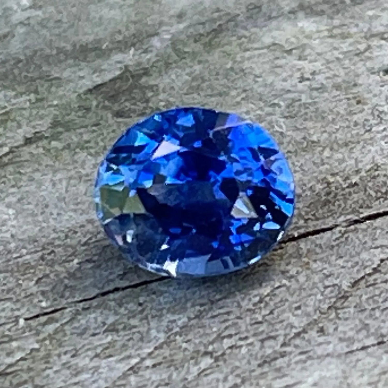 Natural Royal Blue Sapphire gems-756e