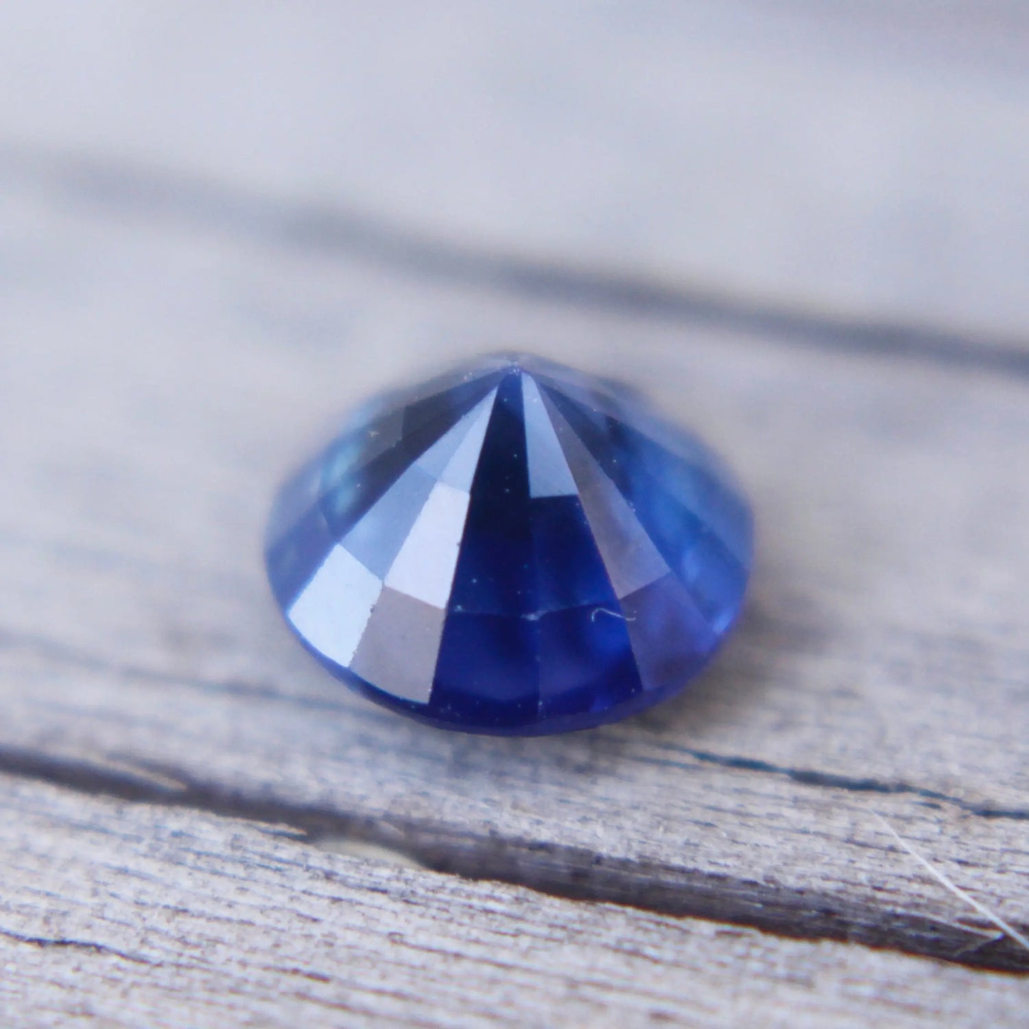 Natural Royal Blue Sapphire gems-756e