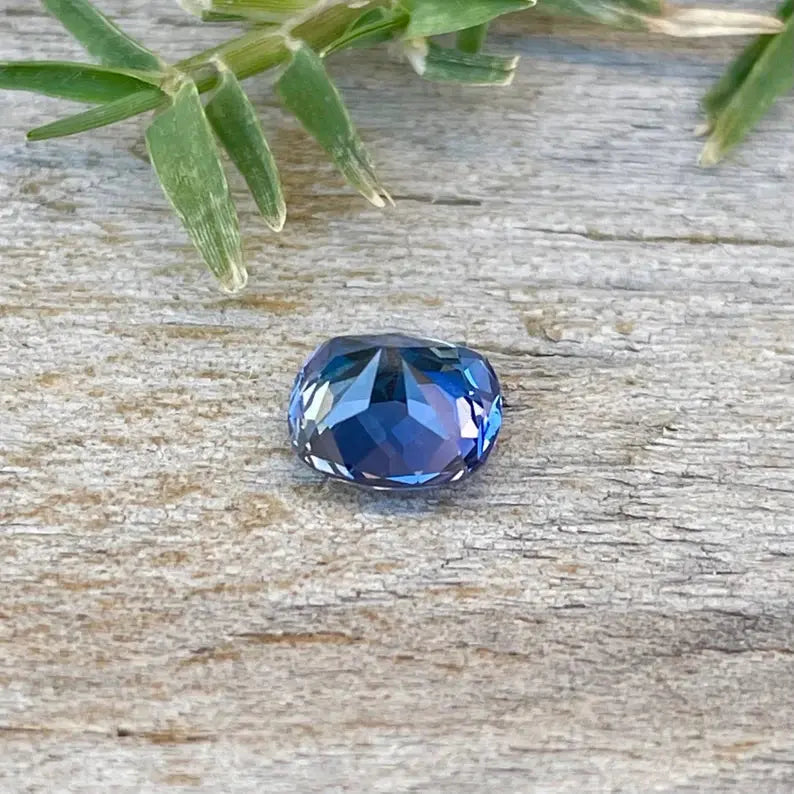 Natural Royal Blue Sapphire gems-756e