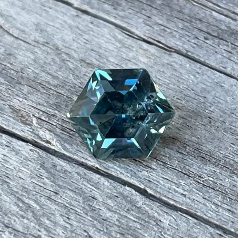 Natural Teal Sapphire gems-756e