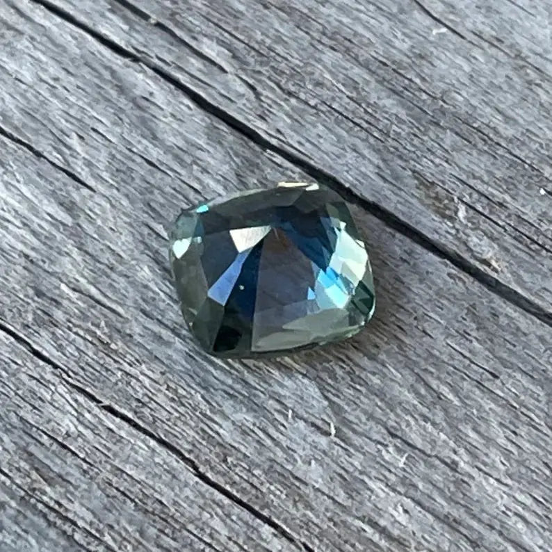 Natural Teal Sapphire gems-756e