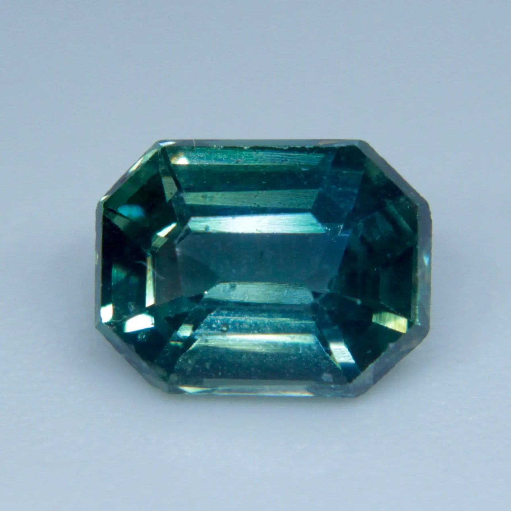 Natural Teal Sapphire gems-756e