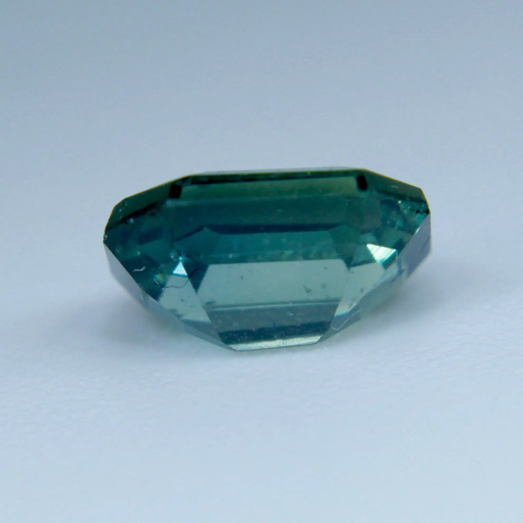 Natural Teal Sapphire gems-756e