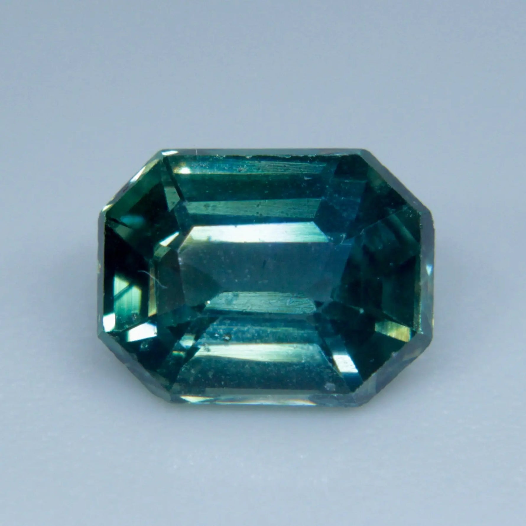 Natural Teal Sapphire gems-756e