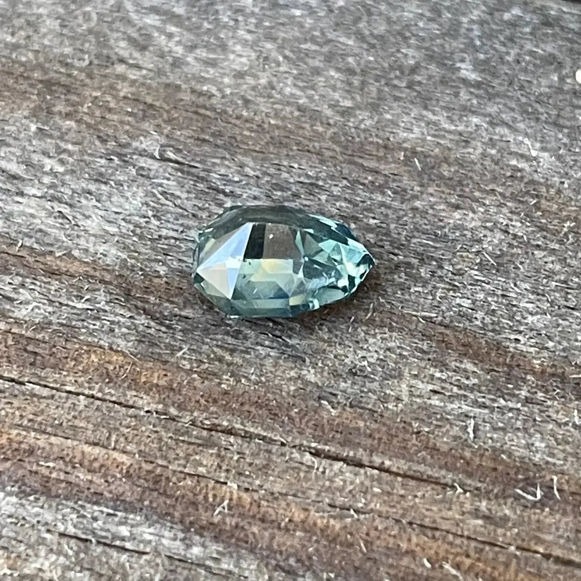 Natural Teal Sapphire gems-756e