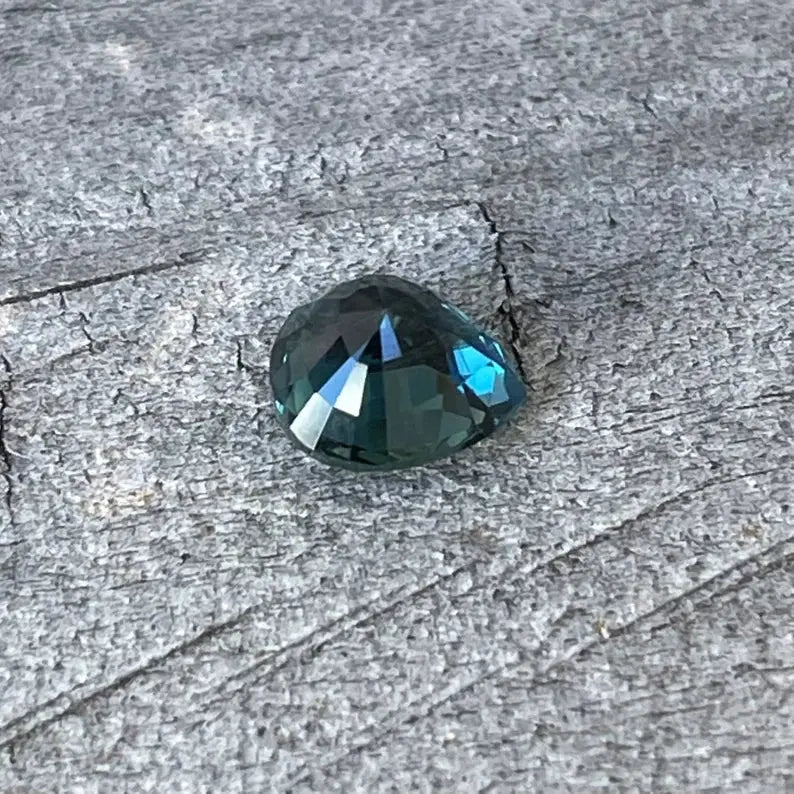 Natural Teal Sapphire gems-756e