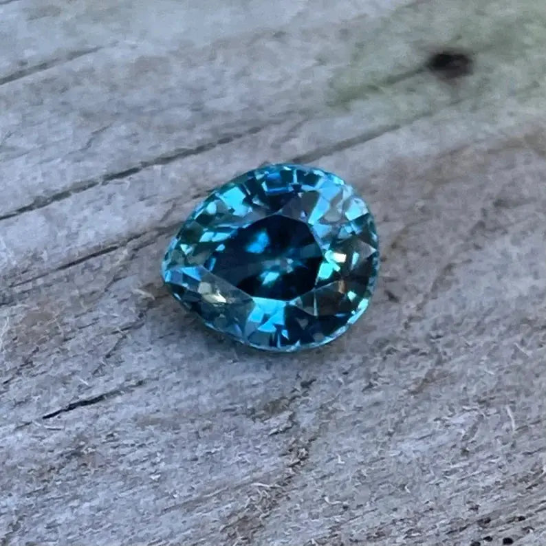 Natural Teal Sapphire gems-756e