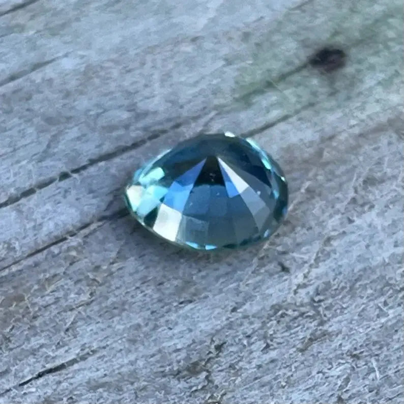 Natural Teal Sapphire gems-756e