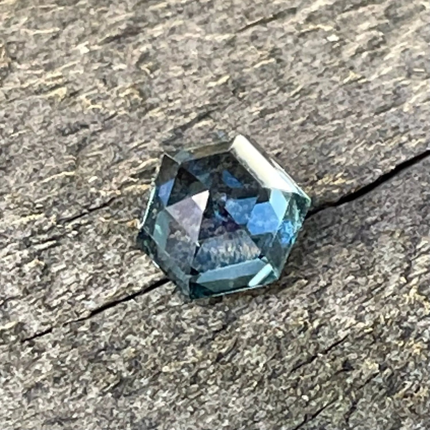 Natural Teal Sapphire gems-756e