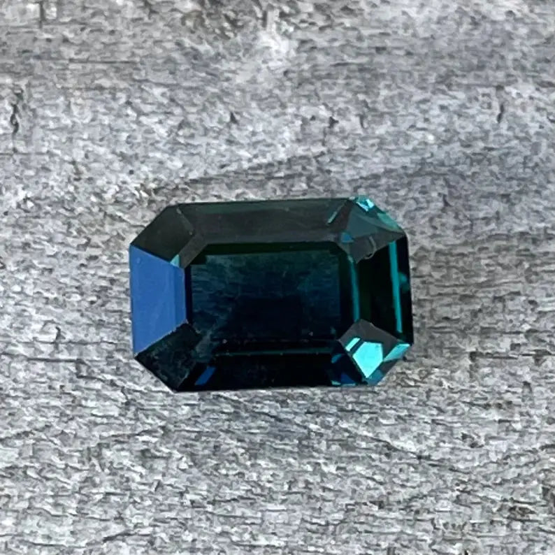 Natural Teal Sapphire gems-756e