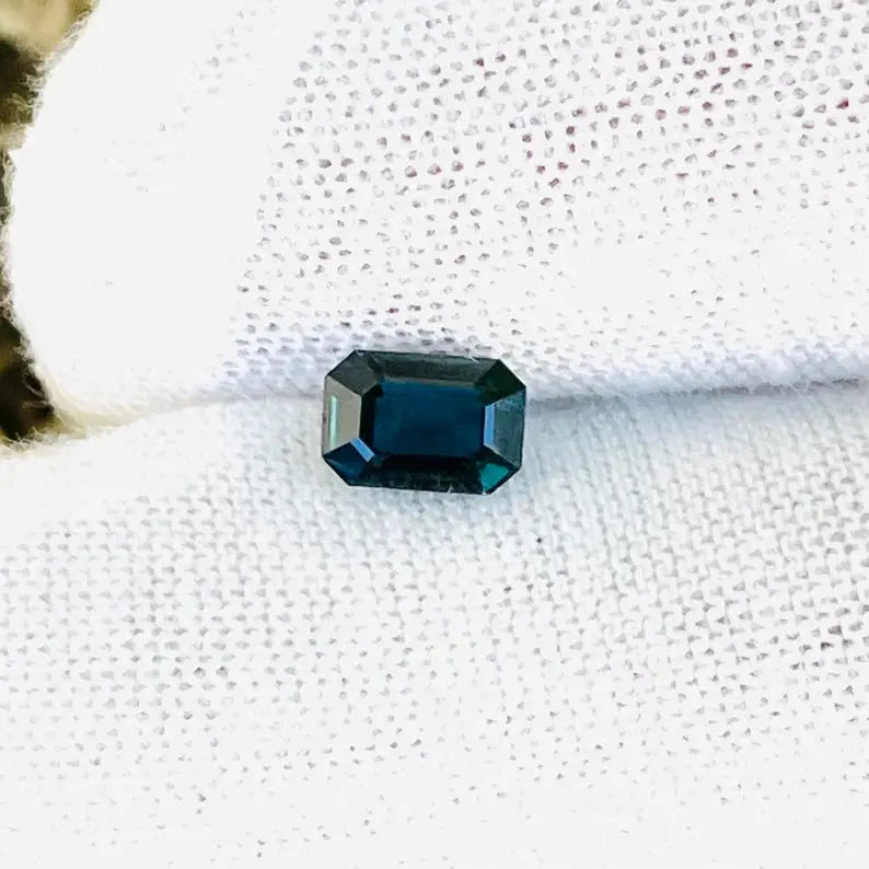 Natural Teal Sapphire gems-756e