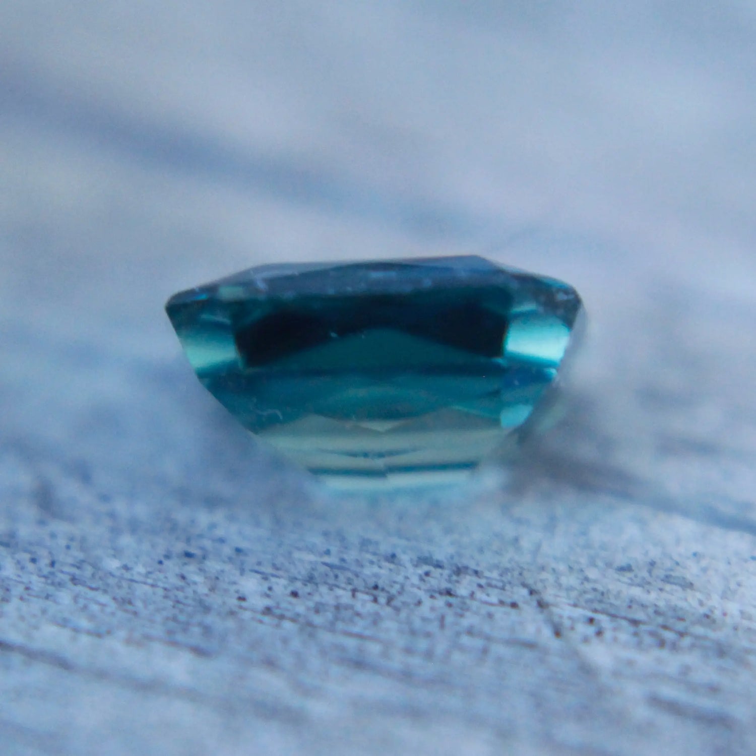 Natural Teal Sapphire gems-756e