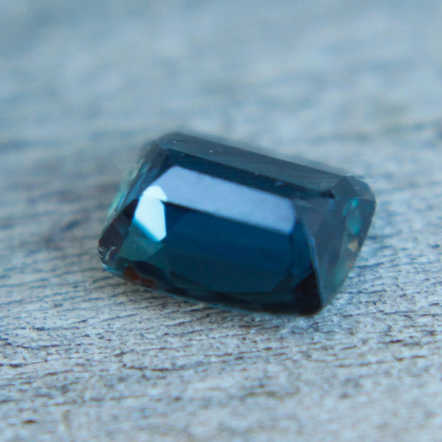 Natural Teal Sapphire gems-756e