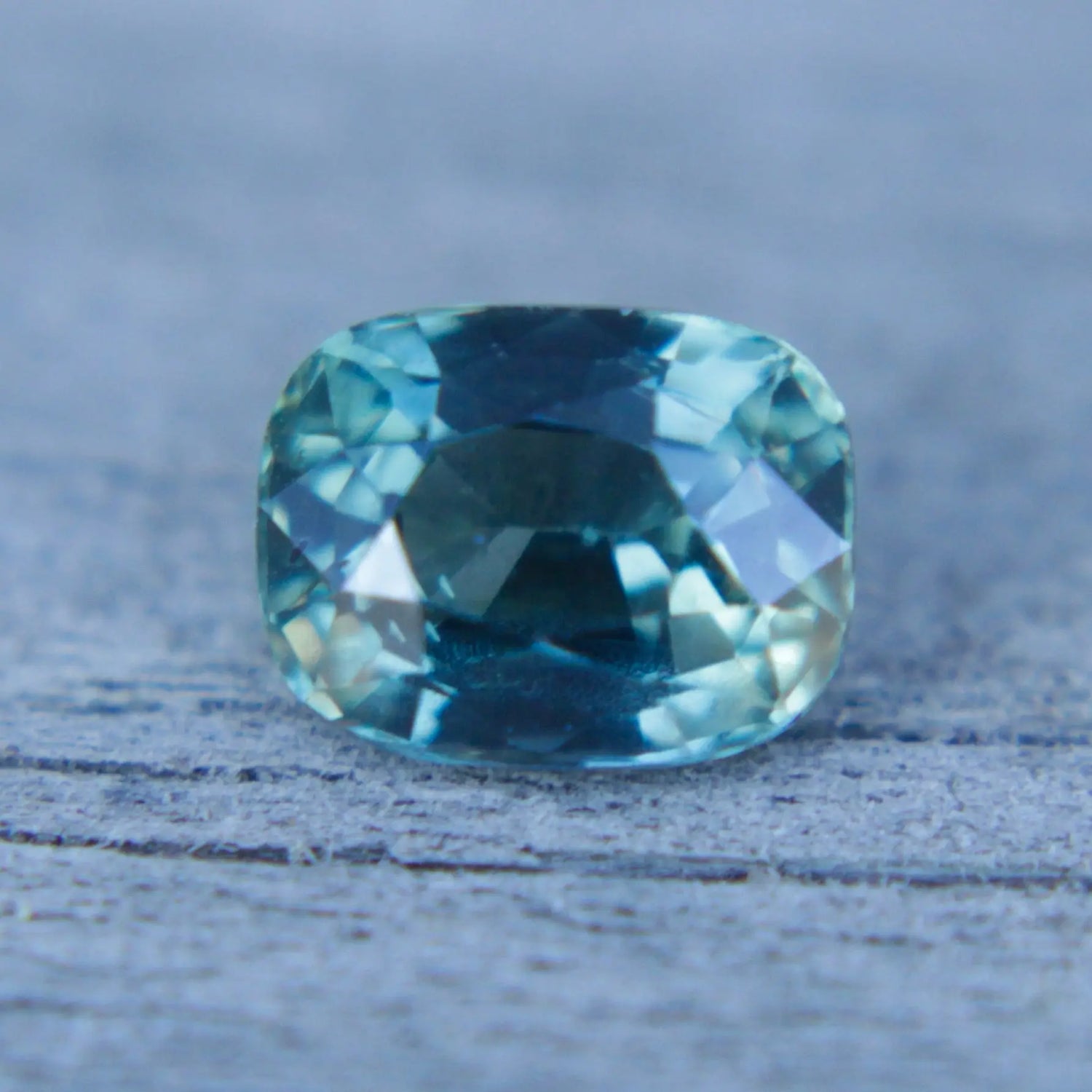 Natural Teal Sapphire gems-756e