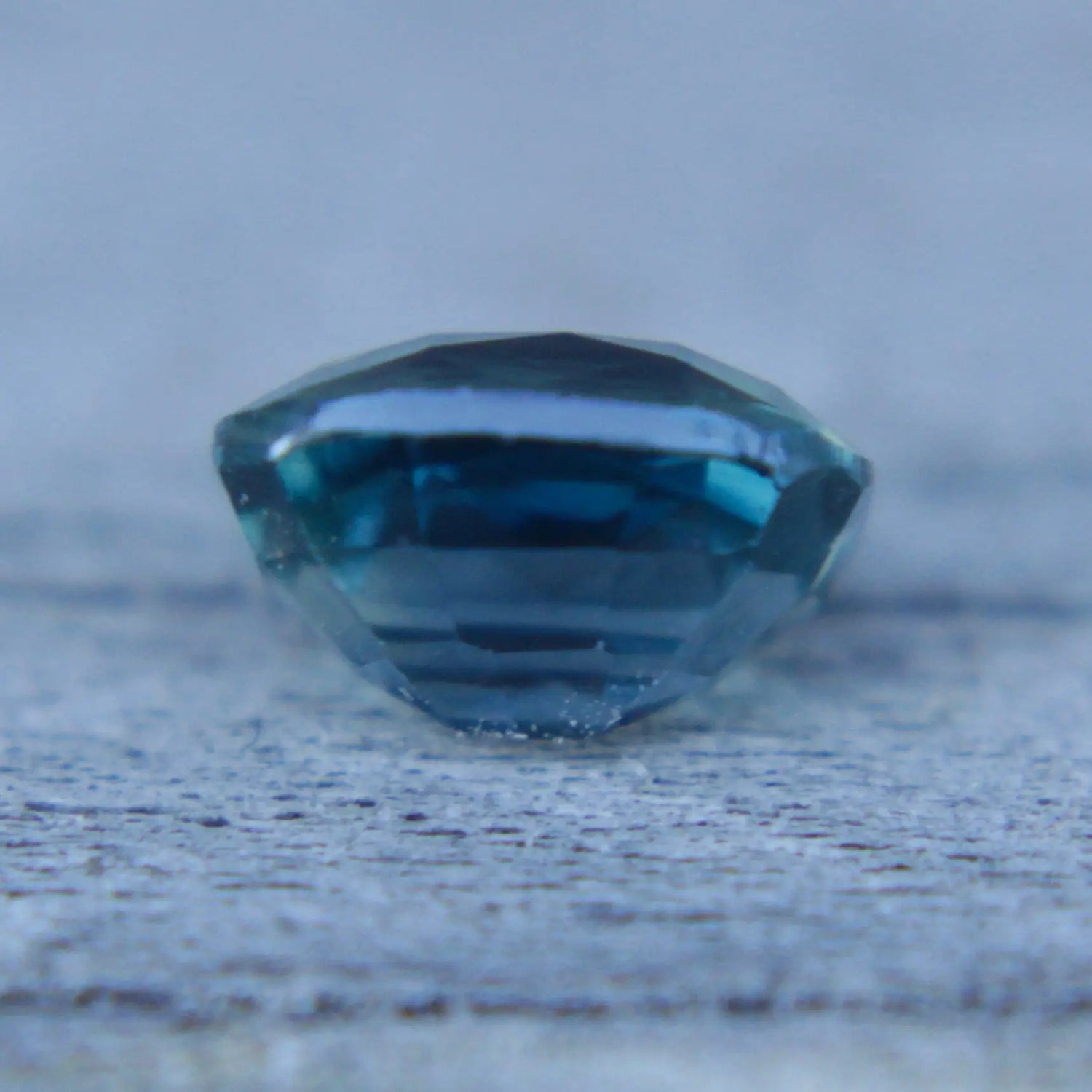 Natural Teal Sapphire gems-756e