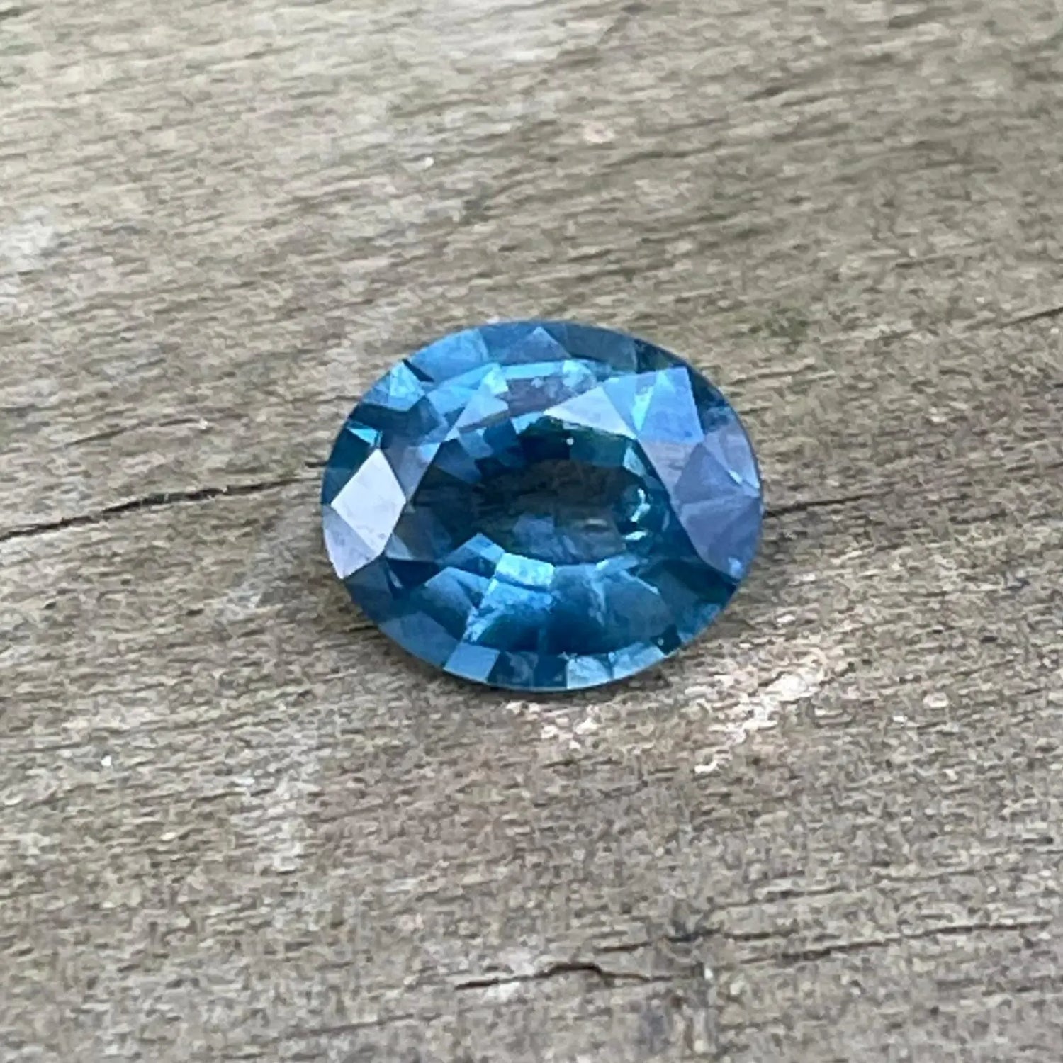 Natural Teal Sapphire gems-756e