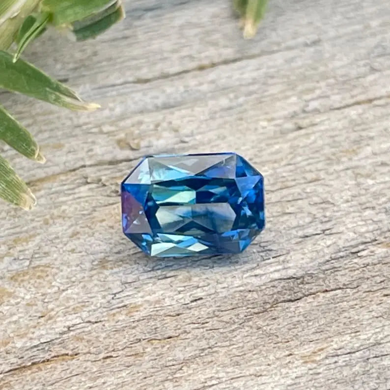 Natural Teal Sapphire gems-756e