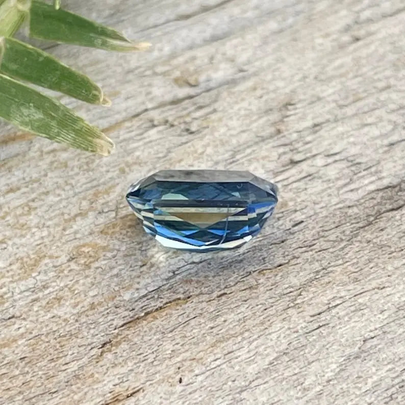 Natural Teal Sapphire gems-756e